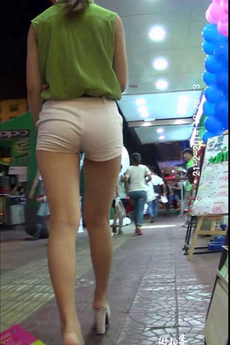 [街拍客视频]jx0089 白色高跟鞋大长腿超短白裤美女