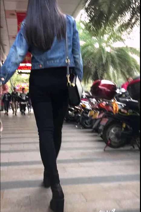 [街拍客视频]jx0697 穿紧身裤的大长腿长发美女